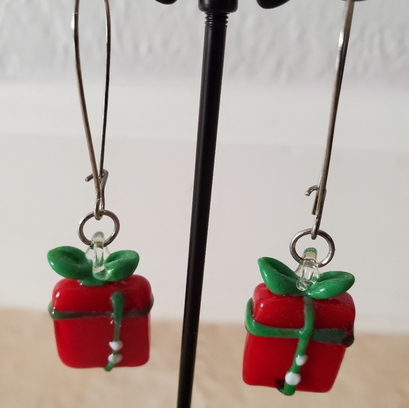 Hand Crafted Glass Red and Green Wrapped Christmas Present Earrings - Picture 1 of 1